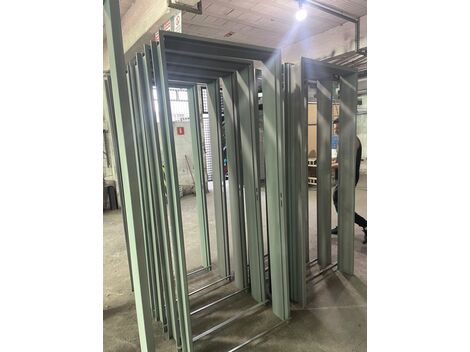 Produzindo batentes envolventes com excelência em cada detalhe.