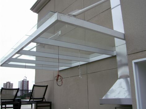 Fabricamos marquise aerea com  estrutura metalica cobertura de vidro laminado no  espaço gourmet
