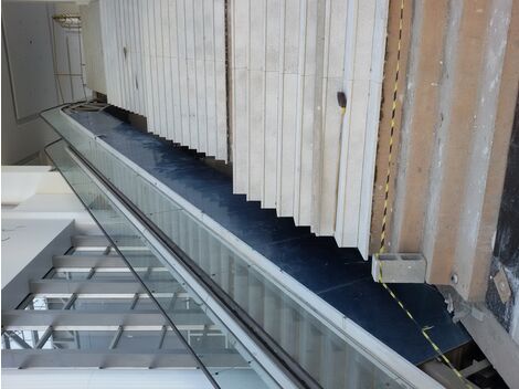 Fechamento de escada rolante com chapa aço inox,304 