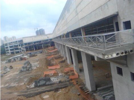 Fabricação e instalação de corrimão metálico com guarda-corpo, obra realizada na Fábrica do Samba.