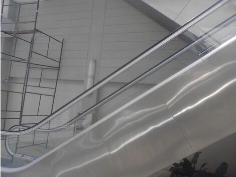 Manutenção de chapas em aço inox para escada rolante