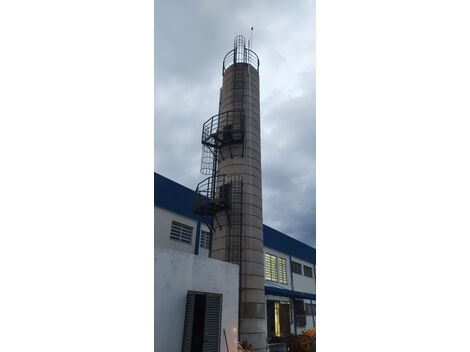 Fabrica de escada marinheiro estrutura metalica na unidade de saúde SUS