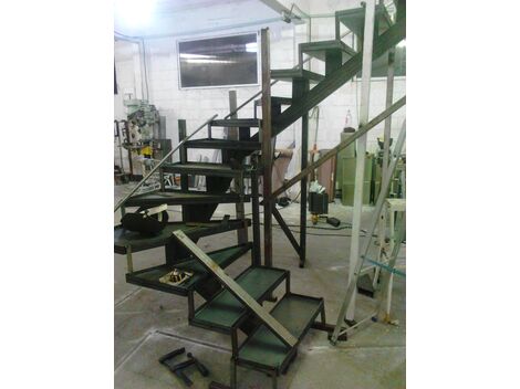 Fabricamos escada metalica L
