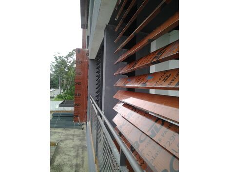 Fábrica de brises de ACM no Morumbi, para aplicação em áreas externas