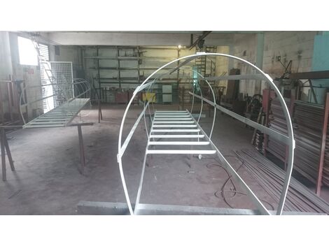 Fabrica de escada marinheiro estrutura metalica reforçada