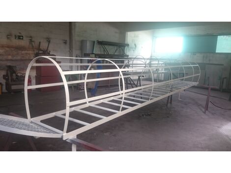Fabricamos escada marinheiro com tampa de aço