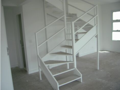 Fabricamos  escada metalica com guarda corpo residencial 