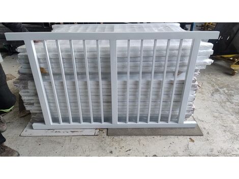 Fábrica própria de gradis com acabamento profissional.