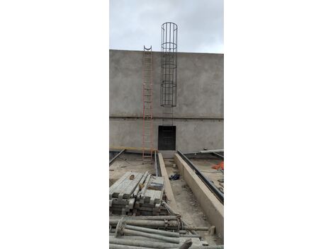 Fabrica escada marinheiro metalica   para acesso a area externa 