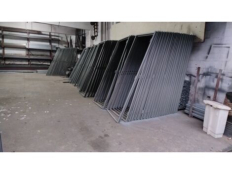 Do nosso estoque para sua obra: Batentes Metálicos de qualidade superior.