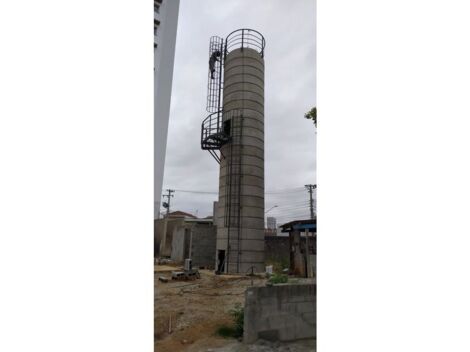 Fabricamos escada  metalica marinheiro na obra zona sul de São Paulo