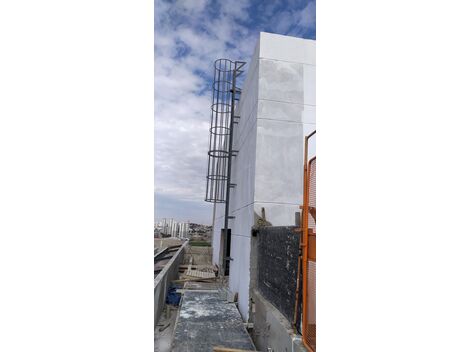 Fabricamos estrutura metalica escada marinheiro 