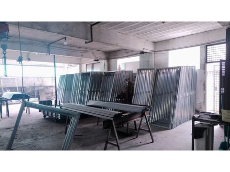 Fabricamos batente metálico com medidas personalizadas.